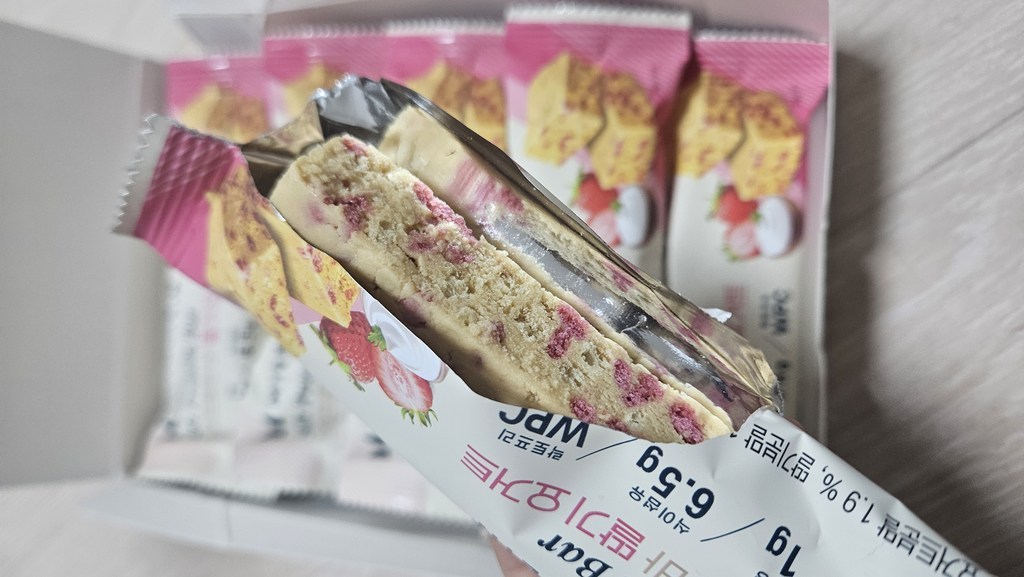 마이프로틴 소프트 단백질 바 딸기 요거트 45g, 10개 맛있게 먹은 솔직 후기 - 상품 이미지 4