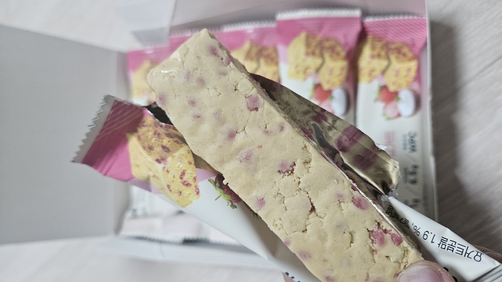 마이프로틴 소프트 단백질 바 딸기 요거트 45g, 10개 맛있게 먹은 솔직 후기 - 상품 이미지 3