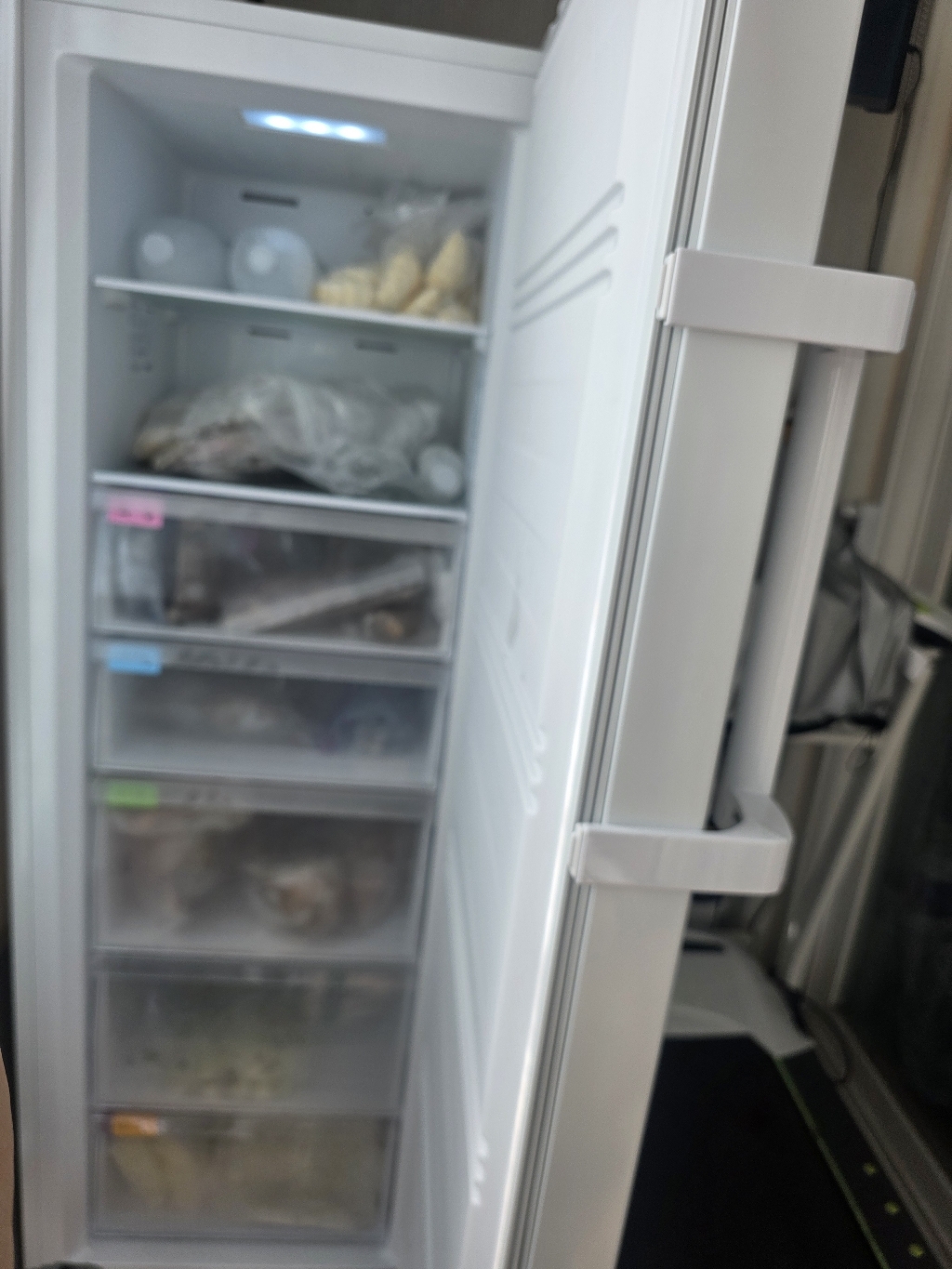 삼성전자 냉동고 227L 삼성물류직배송설치 화이트 RZ22CG4000WW 개봉기 | 실사용 후기 - 상품 이미지 2