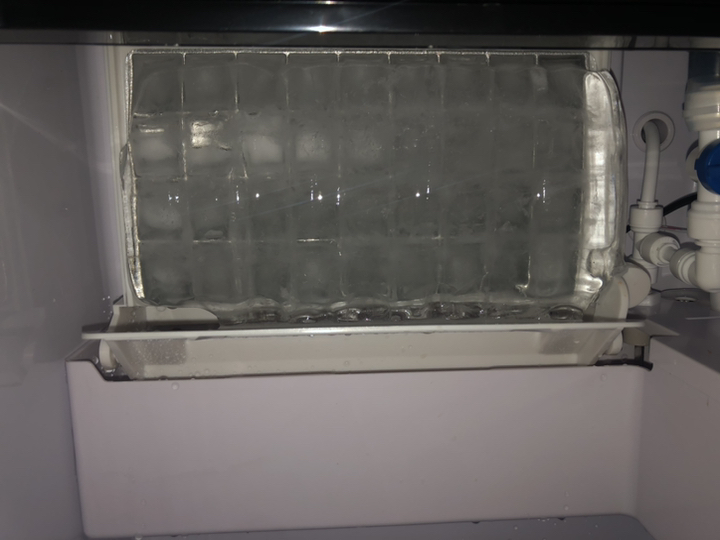 이지쿨링 아이스메이커 업소용제빙기 사각얼음 초고속 위생적인 카페 식당 얼음기계 직수+생수 급속냉동 일생산량 45kg 이미지 2