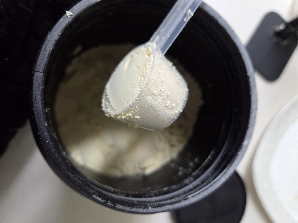 락토프리 당제로 프로틴컴퍼니 머슬코어 아이솔레이트 프로틴 곡물맛 1kg,... 운동러 솔직 후기 | 실사용 리뷰 - 상품 이미지 3