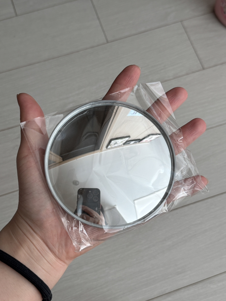 셀카 미니손거울 원형 볼록 거울 손거울 셀카모니터 타입 백미러 9.5cm... 실사용 후기 | 효과 있을까? - 상품 이미지 4
