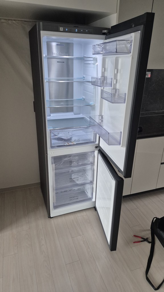 [색상선택형] 삼성전자 비스포크 2도어 키친핏 냉장고 333L 방문설치 이미지 3