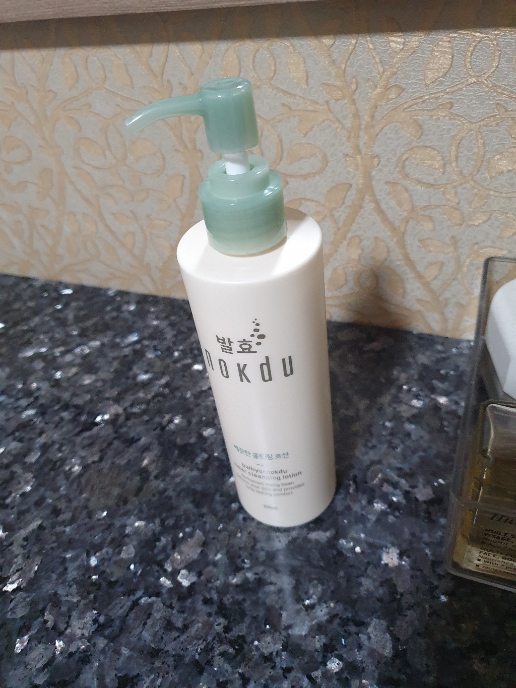 코리아나 발효녹두 깨끗한 클렌징 로션 250ml 솔직 후기 | 피부 타입별 분석 - 상품 이미지 4