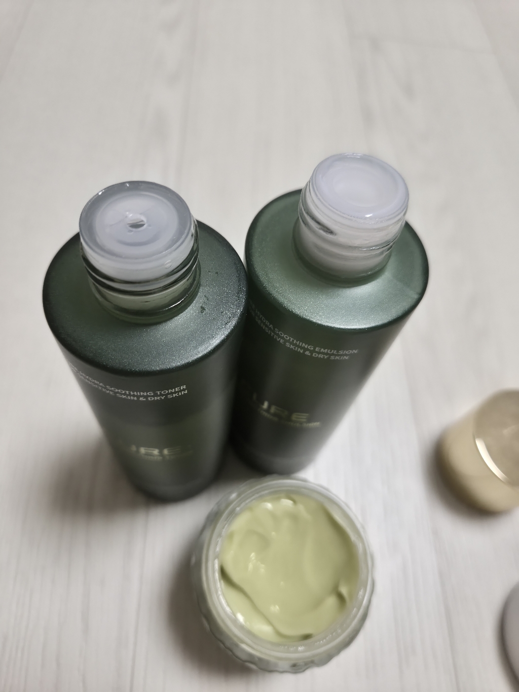 김정문알로에 큐어 하이드라 수딩 에멀젼 130ml + 토너 130ml + 라센스 로에 큐어 안티에이징 크림 에스 50g 이미지 3