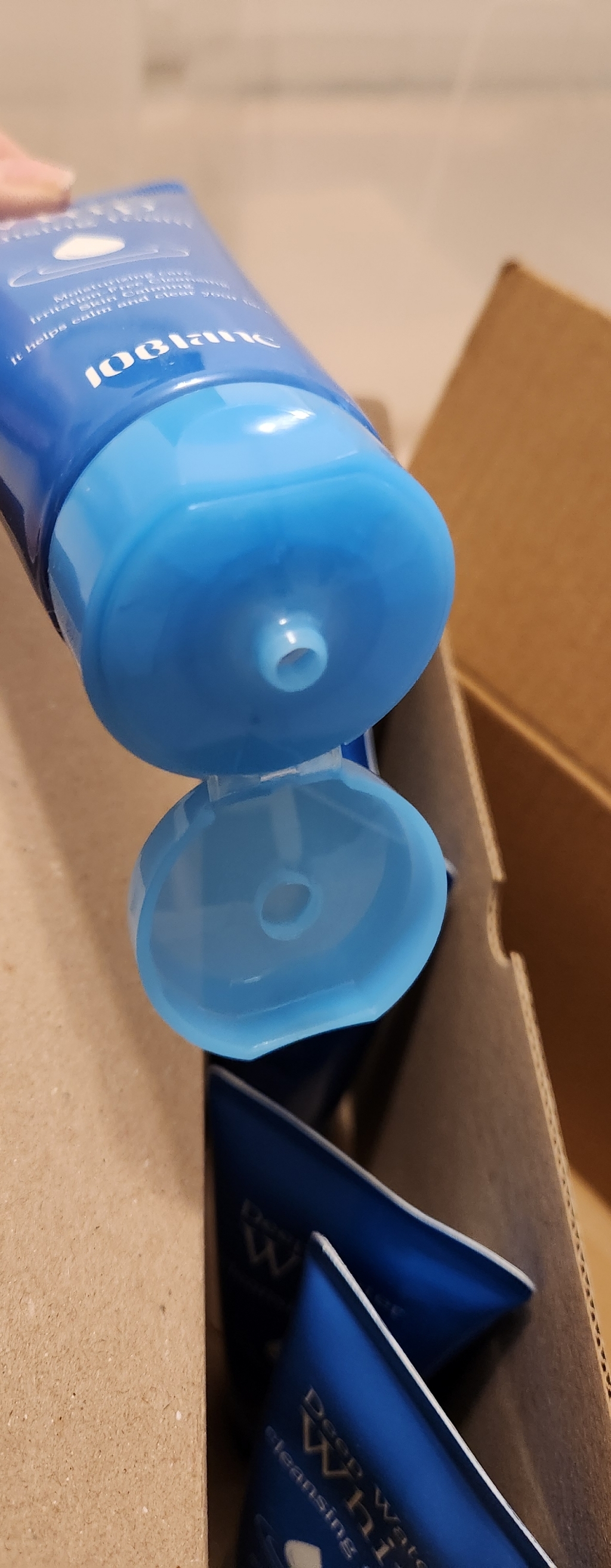 휩폼 딥워터 폼클렌징 클렌징폼 수분 촉촉 딥클렌징 120ml 솔직 후기 | 실사용자 리뷰 분석 - 상품 이미지 2