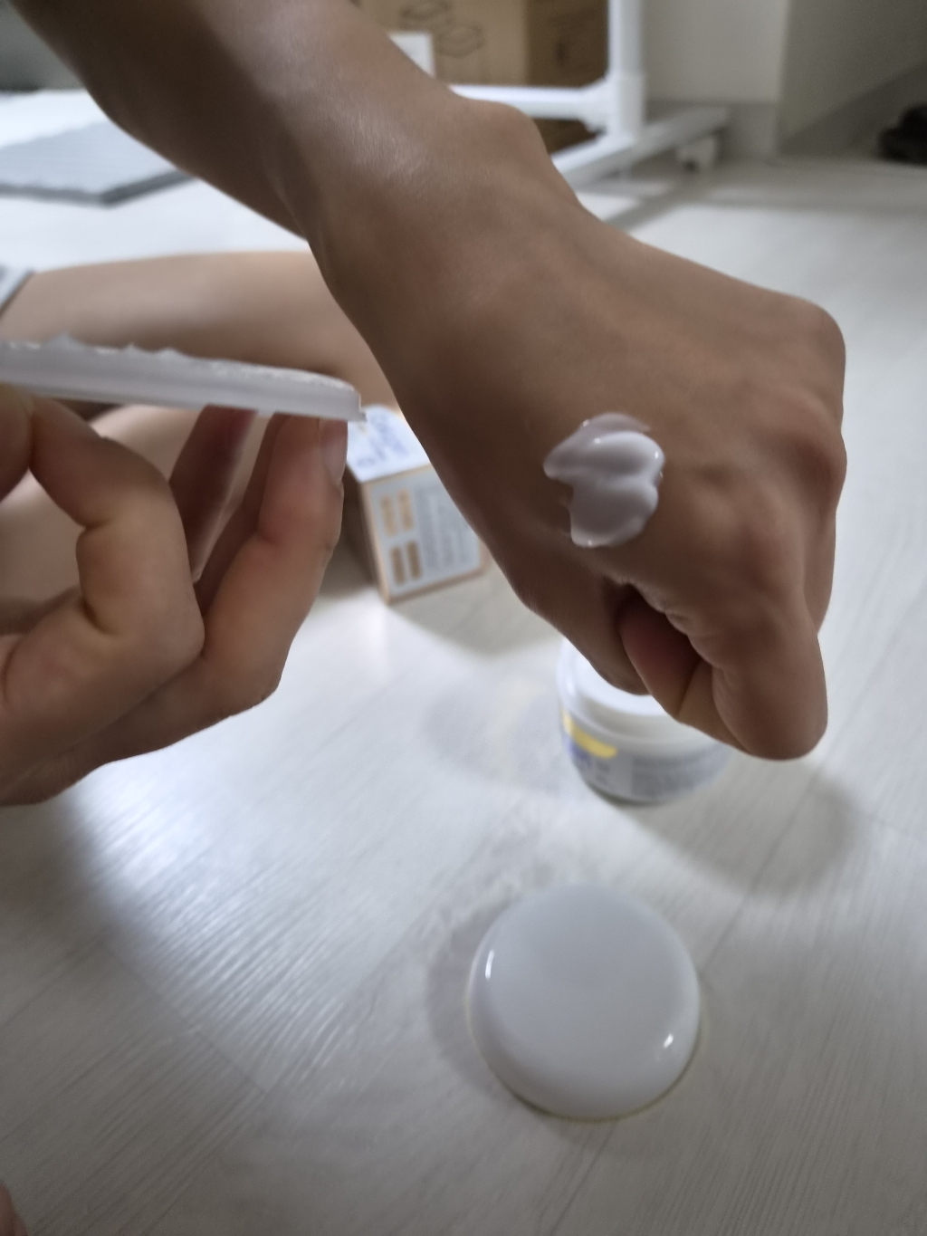 LIONGD 1+1 콜라겐 모이스처 대용량 크림 미백 주름개선 리프팅 수... 솔직 후기 | 실사용자 리뷰 분석 - 상품 이미지 4