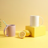 奶白色、粉粉色