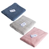 寶石藍 + 淡雅灰 + 珊瑚粉