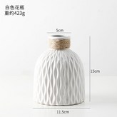 白色陶瓷花瓶 × 1個