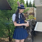 A. 반팔 3피스 슈트 메달 배지 벨트 허리 가방 × 1개