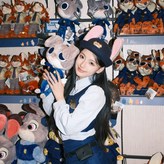 C. 긴팔 3피스 슈트 메달 배지 벨트 허리 가방 × 1개