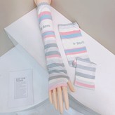 1雙灰色條 × 1個