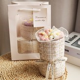7朵粉白泡芙 禮品袋 毛線針織花束 × 1個