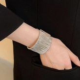 銀色-纏繞條絲開口手鐲 × 1個