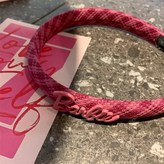 深粉格紋芭比髮箍 × 1個