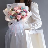 彩色滿天星康乃馨+禮袋彩燈+賀卡 × 1個