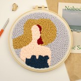 모자를 쓴 여인