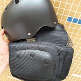 專業頭盔+護具 黑色加厚7件套 ,M 適合體重40.0-60.0公斤 × 1個