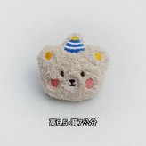 藍帽米熊, 胸針 × 1個