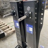 加重型32噸內置支腿（左）+搖把 × 1個