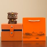 HN醒獅【閉眸款】+橙色禮盒 × 1個