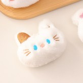 白貓咪, 胸針 × 1個