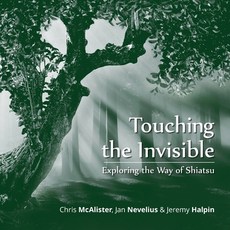 Touching the Invisible: Exploring the Way of Shiatsu 平裝版, Authorhouse UK, 英文
