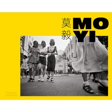 (英文圖書) Mo Yi: Selected Photographs 1988-2003 精裝版, Thames & Hudson, 英文