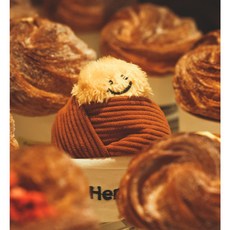 Bacon Hergé戚風杯子蛋糕 寵物藏食玩具 韓國正品 狗玩具 貓玩具 訓練玩具, 棕色，白色，橙色