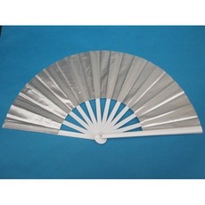 萬 大功夫扇子 尼龍布扇 (白色膠桿 銀色亮布面) MIT製 太極扇子 響扇 跳舞扇 團扇, 一支入