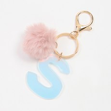 LOVETOXIC 帶有絨球的字母吊飾, 1個, 小號