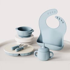 台灣現貨 FDA檢驗合格 寶寶餐具組 (吸盤餐盤、矽膠兜、零食杯、水杯) 週歲/彌月禮盒, 藍色, 吸盤餐盤、矽膠兜、零食杯、水杯