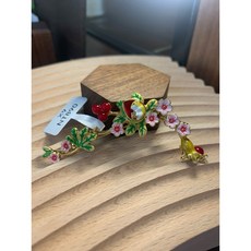 小動物胸針帶點小花朵 x9，寵物胸針，可愛小花胸針，寵物服飾配件, 多色