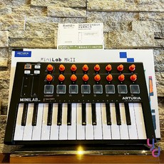 Arturia MiniLab MKII 25鍵 MIDI主控鍵盤 (黑白兩色) 編曲 宅錄 法國品牌 (贈超值軟體音源), 黑色限量版本, 黑色, 1個
