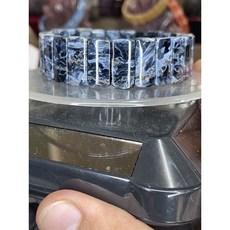 燕尾鈦藍彼得石手鍊。帶火彩。帶一字礦。時尚飾品。彼得石手串