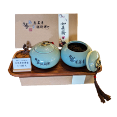 如是齋普洱茶綠意陶瓷茶倉禮盒-熟悉篇章 生疏旋律, 1盒, 易武古樹茶75g(生普)+老家人75g(熟普)