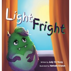 (英文圖書)Light Fright: A Monster His Family and His Bedtime Fears 精裝版, de Young at Heart Press, 英文