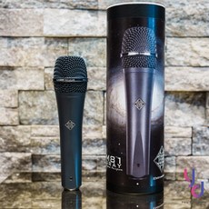 德律風根 Telefunken M81 動圈式麥克風，適用於樂器音箱、人聲錄音與演唱，附贈皮套/夾頭, 灰色