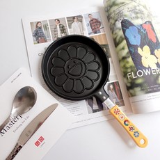 【KT USA】村上隆小花平底鍋，可愛花朵造型，不沾易潔，鬆餅雞蛋料理神器, 1個, 13.3cm