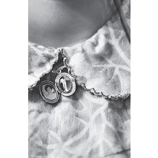 Family Frames: curated by Kathryn Harrison 平裝版, Indy Pub, 英文