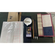 一得閣 書法用品套裝 毛筆大中小楷組 附8開不織布墊布、筆捲、墨汁、毛邊紙、筆山、碟子 初學者適用, 第一組墊布8開不織布10種