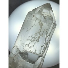 嚴選巴基斯坦白水晶柱 共生綠碧璽 能量淨化 提升專注力 白色 1個