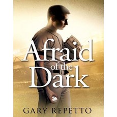 (英文圖書)Afraid of the Dark 平裝版, Totalrecall Publications, Inc., 英文