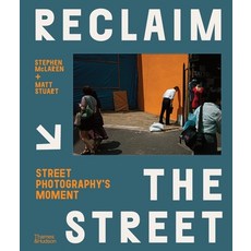 (英文圖書) Reclaim the Street: Street Photography's Moment 精裝版, Thames & Hudson, 英文