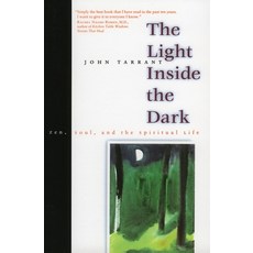 (英文圖書) The Light Inside the Dark 平裝版, Harper Perennial, 英文