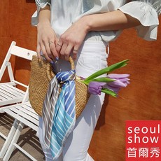 seoul show 四格粗線條仿真絲緞面方領巾