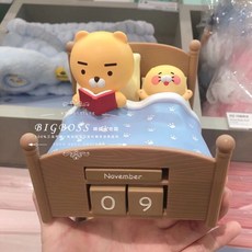 KAKAO FRIENDS 萊恩春植晚安/JORDY沙發造型萬年曆, 萊恩與春植床邊晚安造型萬年曆, 1個