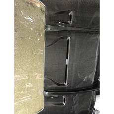 W205 C300 碳纖維後下巴 後飾板 後中包 卡夢改裝精品，提升運動感與保護, 碳纖維