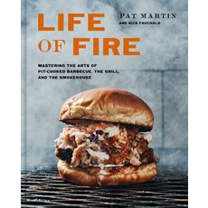 (英文圖書) Life of Fire: Mastering the Arts of Pit-Cooked Barbecue the Grill and the Smokehouse 精裝版, Clarkson Potter Publishers, 英文
